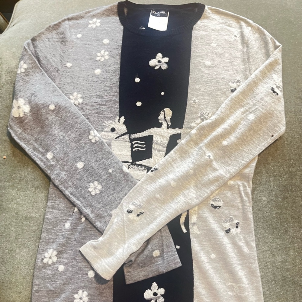 CHANEL Black and Gray Knit sweater